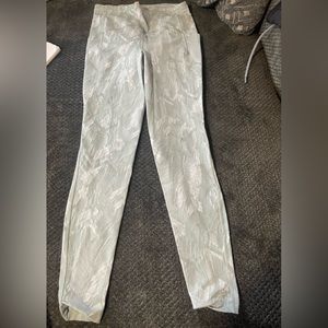 Like new Lululemon like a light green and white